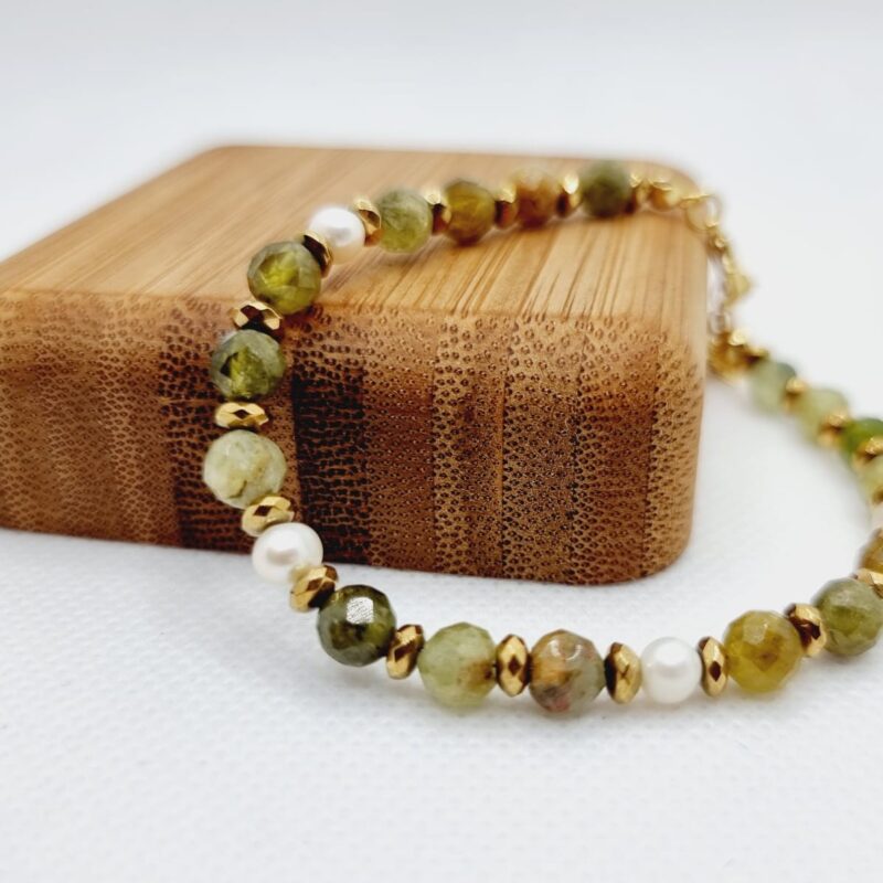 Bransoletka granat zielony z perłami